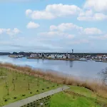 Stylish With Parking In Wellness & By Renters Appartement Dziwnów