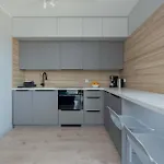 Stylish With Parking In Wellness & By Renters