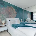 Stylish With Parking In Wellness & By Renters Appartement Dziwnów