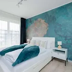 Stylish With Parking In Wellness & By Renters Appartement Dziwnów