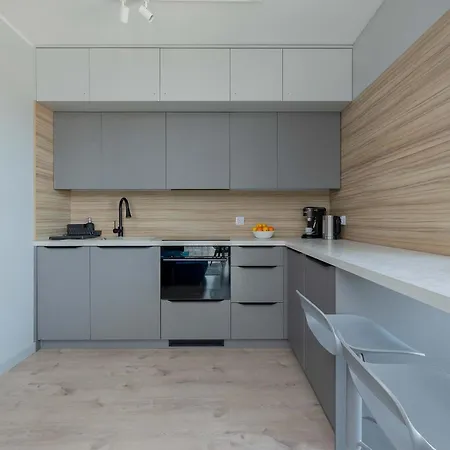 Stylish With Parking In Wellness & By Renters