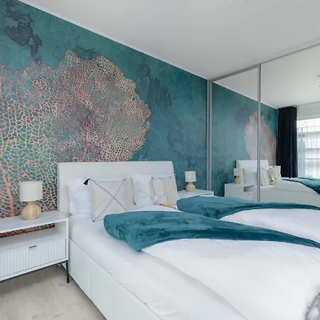 Stylish With Parking In Wellness & By Renters Apartment Dziwnów