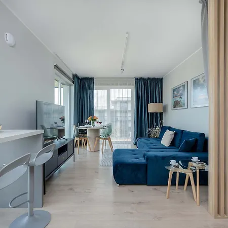 Stylish With Parking In Wellness & By Renters