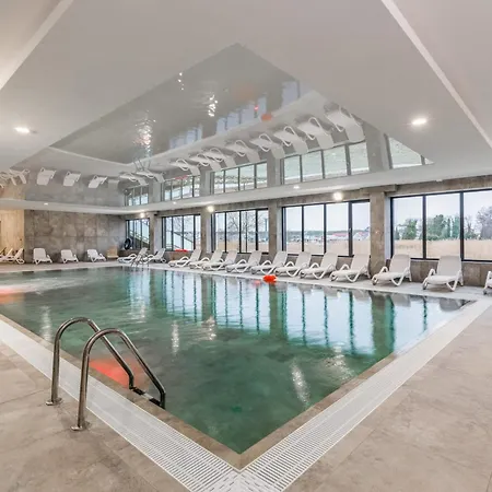 Stylish With Parking In Wellness & By Renters